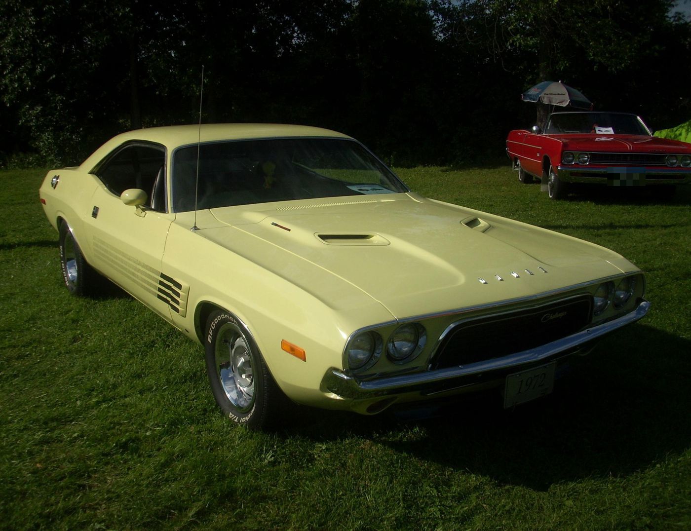 Pale yellow 1972 Dodge Challenger Rallye with the downturned 1972 grille and simulated front-fender vents