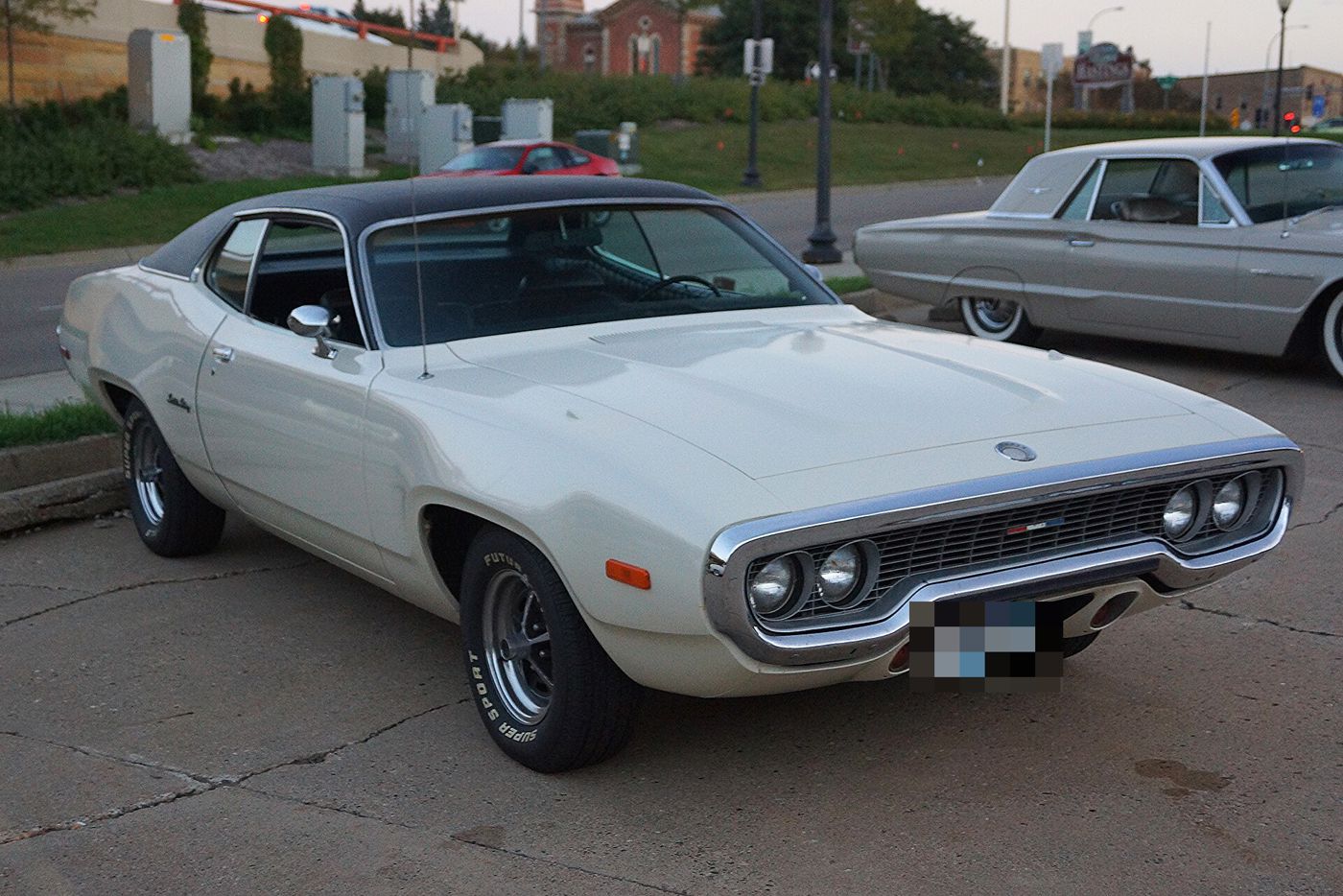 White 1972 Plymouth Satellite Sebring with black vinyl roof and fuselage body, front three-quarter