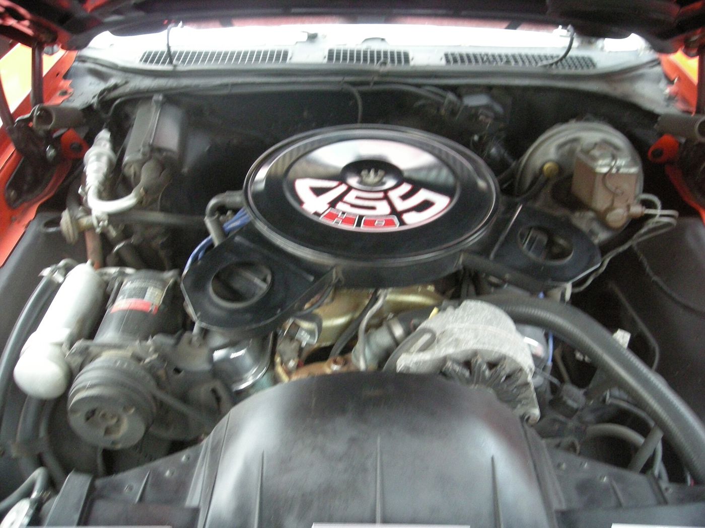 Engine bay of a 1971 GTO with a round black air cleaner lettered 455 H.O.
